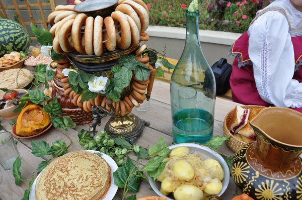 A bottle of moonshine and Samovar — Stock Photo, Image