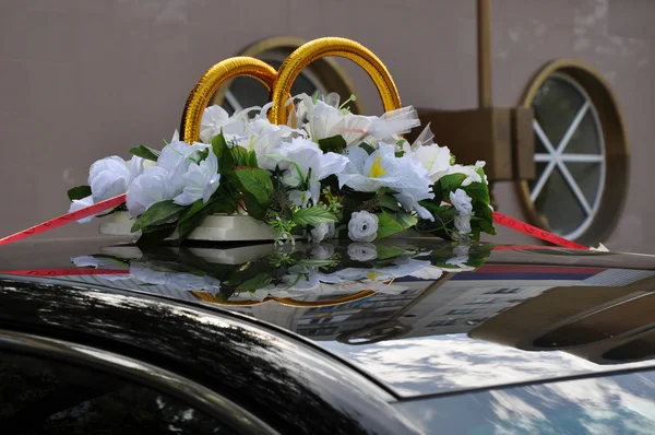 Decoração de carro de casamento — Fotografia de Stock