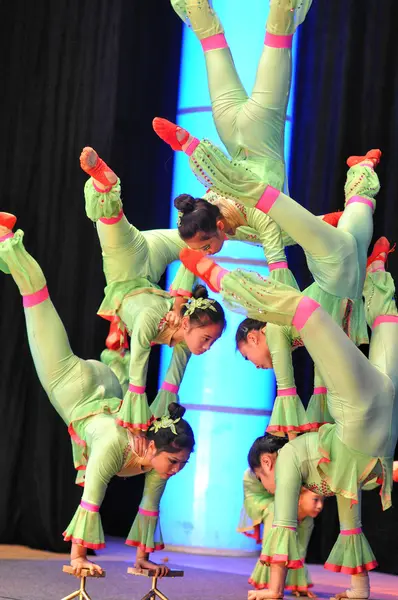 Chinese circus, 29.10.2012, city of Orenburg, Southern Ural, Russia — Stock Photo, Image