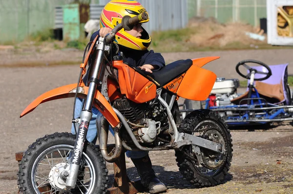 Motocross 4 yıl için genç bir atlet mi