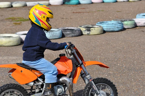 Motocross es un joven atleta de 4 años —  Fotos de Stock
