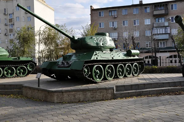 T34 σοβιετικός τοποθετεί σε δεξαμενή — Φωτογραφία Αρχείου
