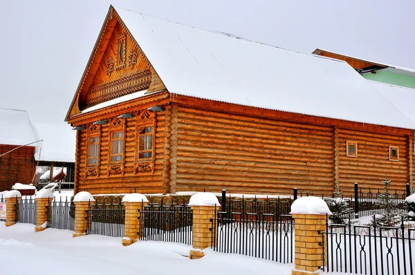 Vinter stuga i byn — Stockfoto