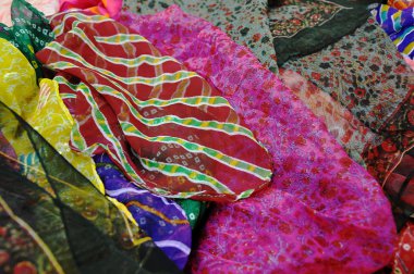 renkli şal ve eşarp Hindistan