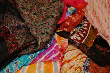 renkli şal ve eşarp Hindistan