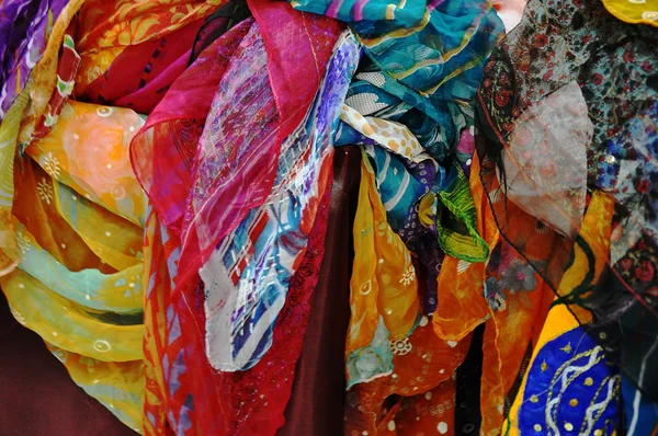 Colorful shawls and scarves from India — Stock Photo, Image