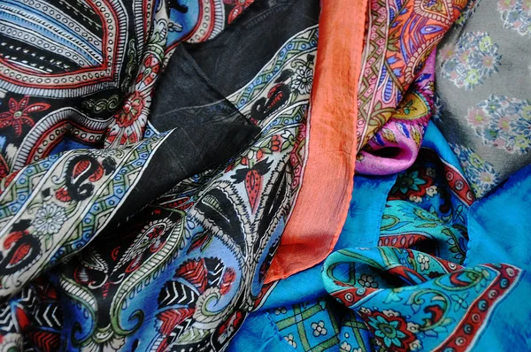 renkli şal ve eşarp Hindistan