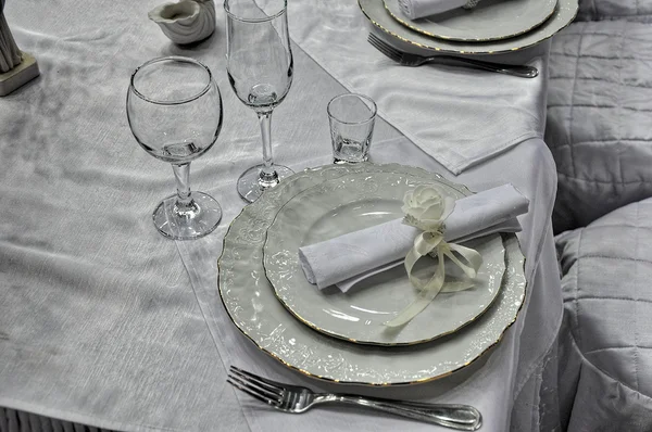 Elegantes ajustes de mesa de boda —  Fotos de Stock