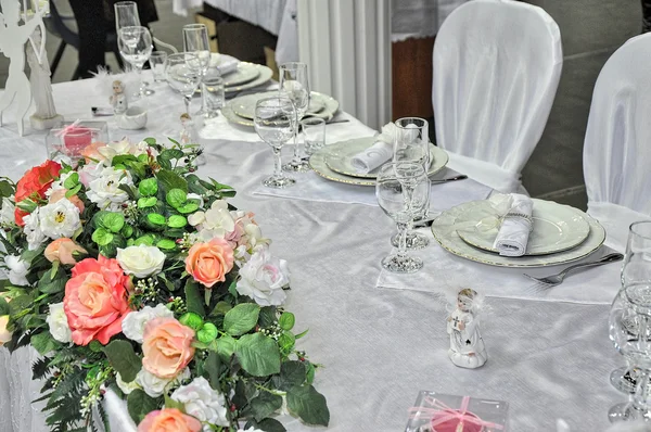 Elegant wedding table place settings — Stock Photo, Image