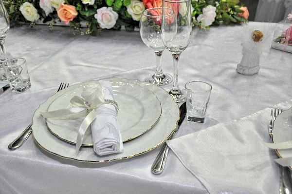 Configurações de lugar de mesa de casamento elegante — Fotografia de Stock