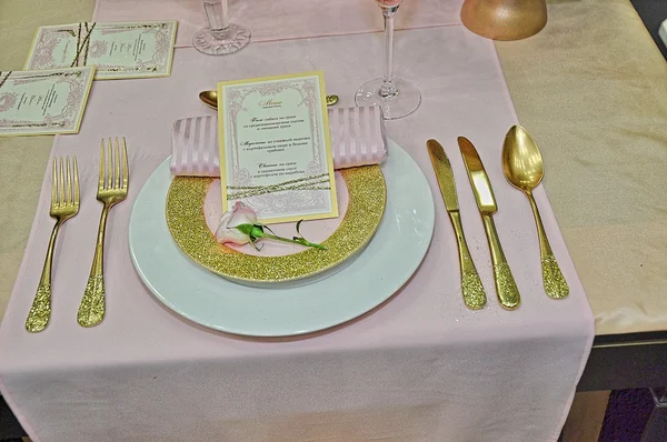 Paramètres de lieu de table de mariage élégant — Photo