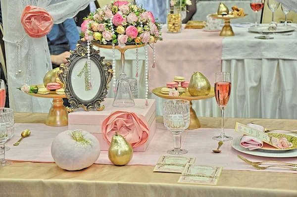 Elegantes ajustes de mesa de boda —  Fotos de Stock