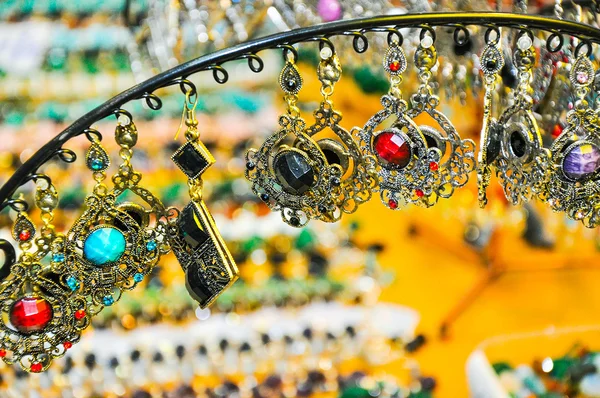Πολύχρωμα ινδική κοσμήματα — Φωτογραφία Αρχείου