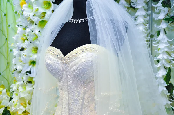 Детали свадебного платья — стоковое фото