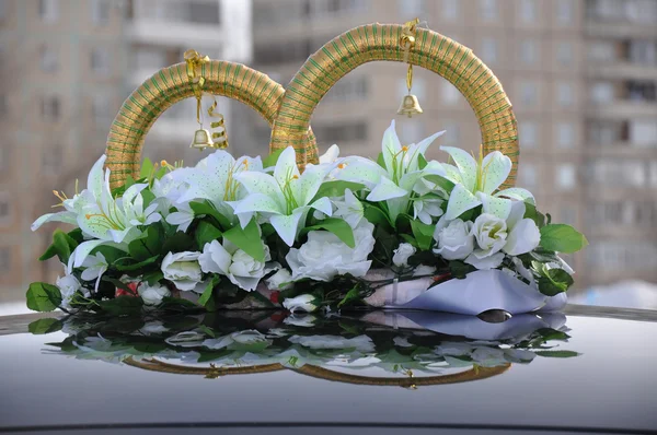 Bruiloft auto decoratie — Stockfoto