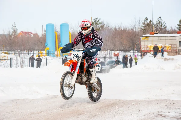 Zimní motokros soutěže mezi juniory — Stock fotografie