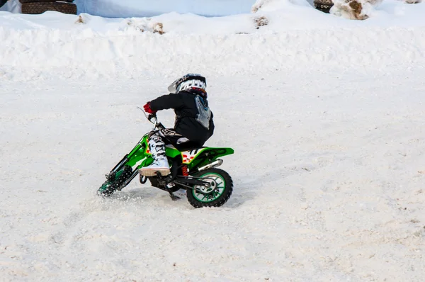 Winter Motocross competitions among children — Stock Photo, Image