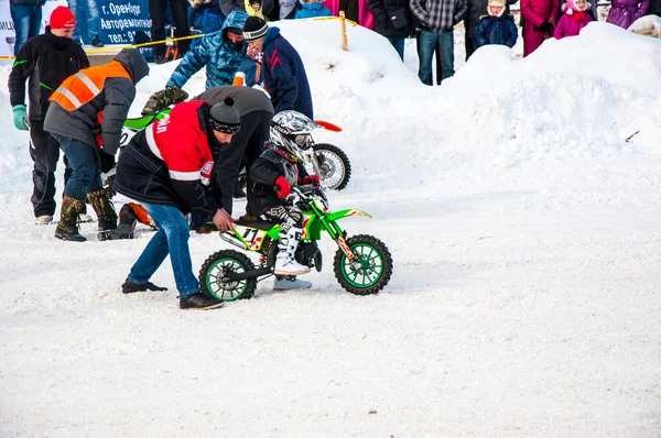 Winter Motocross competitions among children — Stock Photo, Image