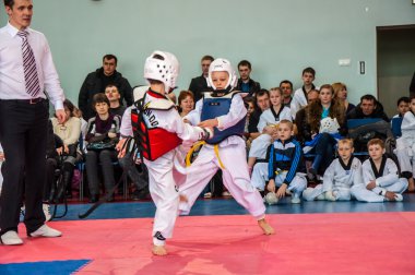 Taekwondo yarışmalar çocuklar arasında