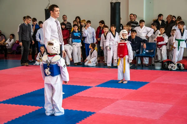Taekwondo wedstrijden tussen kinderen — Stockfoto