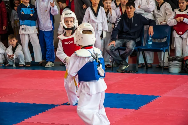 Competições de Taekwondo entre crianças — Fotografia de Stock