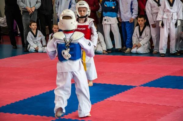 Taekwondo versenyek közötti gyermekek — Stock Fotó