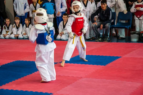 Competizioni di Taekwondo tra bambini — Foto Stock