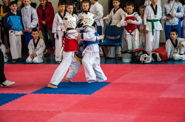 Taekwondo versenyek közötti gyermekek — Stock Fotó