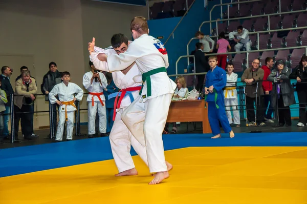 Judo-Wettbewerbe bei Jugendlichen — Stockfoto