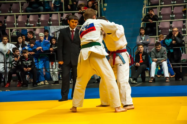 Judo-Wettbewerbe bei Jugendlichen — Stockfoto