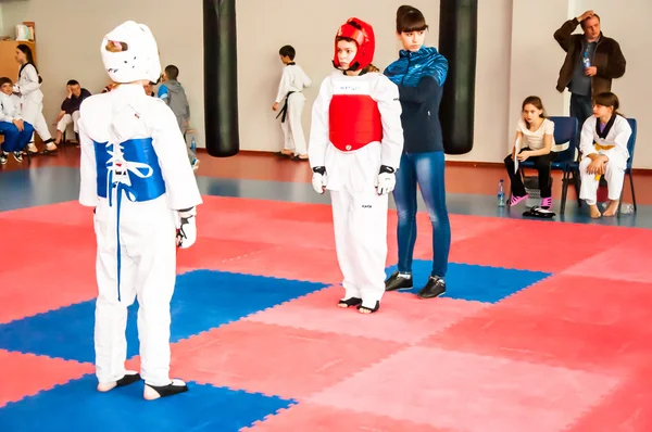 Taekwondo rywalizacji dziewcząt — Zdjęcie stockowe