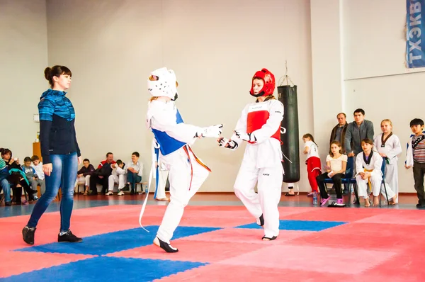 Taekwondo-Wettbewerb der Mädchen — Stockfoto