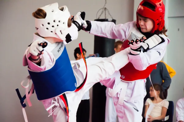 Taekwondo competizione tra ragazze — Foto Stock