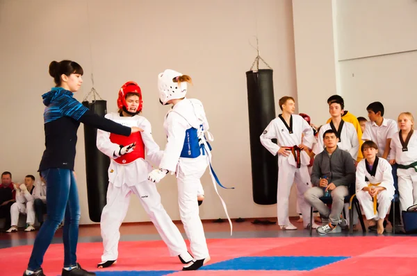 Taekwondo competição entre meninas — Fotografia de Stock