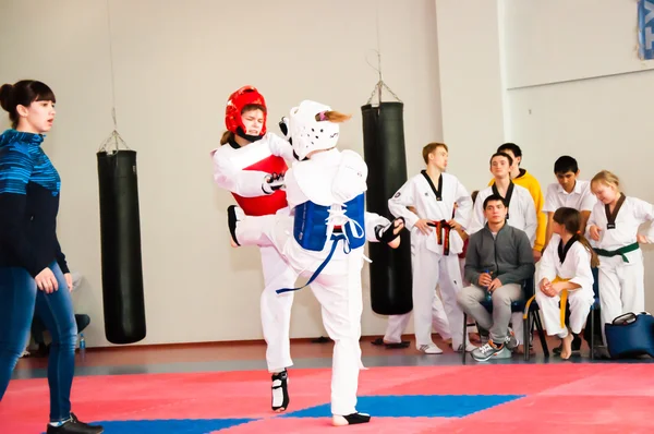 Taekwondo rywalizacji dziewcząt — Zdjęcie stockowe