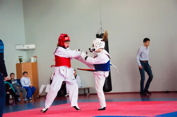 Taekwondo verseny között lányok — Stock Fotó