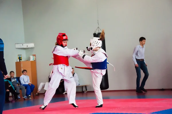 Taekwondo rywalizacji dziewcząt — Zdjęcie stockowe