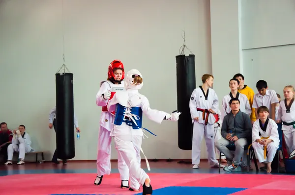 Taekwondo konkurrens mellan flickor — Stockfoto