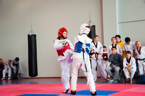Taekwondo concurrentie tussen meisjes — Stockfoto