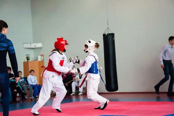 Taekwondo verseny között lányok — Stock Fotó