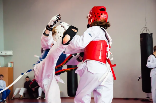 Taekwondo competição entre meninas — Fotografia de Stock