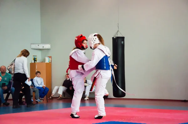 Taekwondo competencia entre chicas — Foto de Stock