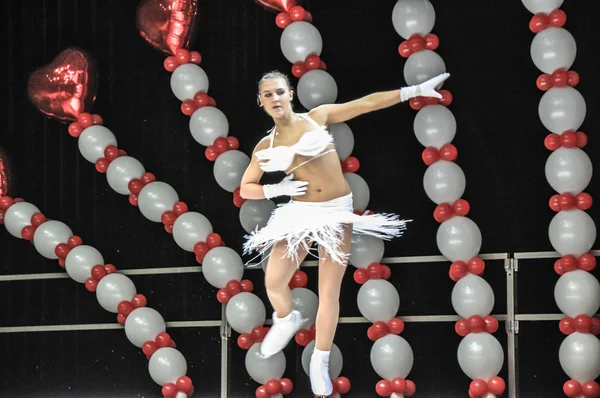 Kunstschaatsster op ijs — Stockfoto