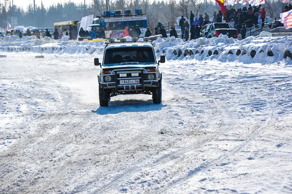 Winter sports car enthusiasts — Stock Photo, Image