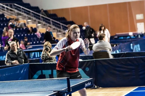 Tischtenniswettbewerb bei den Mädchen — Stockfoto