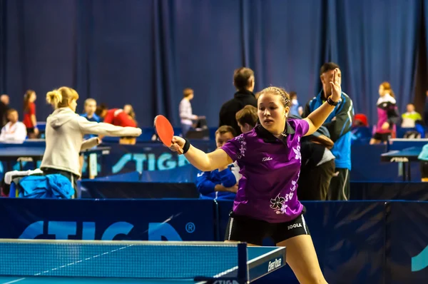Tenis stołowy konkurencji wśród dziewcząt — Zdjęcie stockowe
