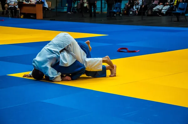 Zawody w judo wśród juniorów — Zdjęcie stockowe