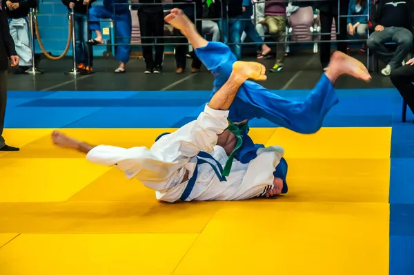 Zawody w judo wśród juniorów — Zdjęcie stockowe