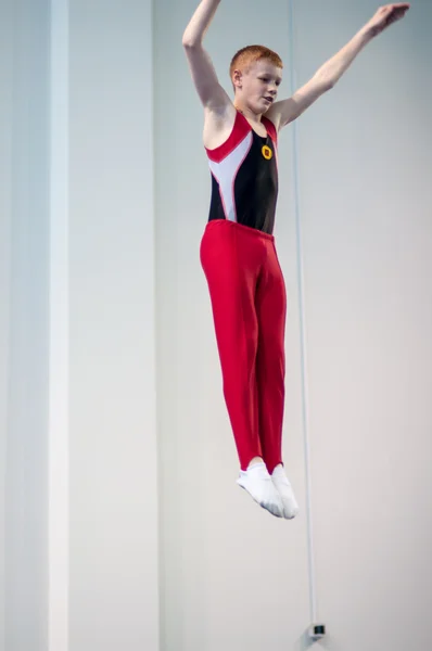 Las competiciones sobre los saltos sobre el trampolín —  Fotos de Stock