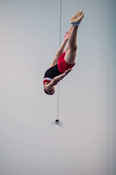 Las competiciones sobre los saltos sobre el trampolín —  Fotos de Stock